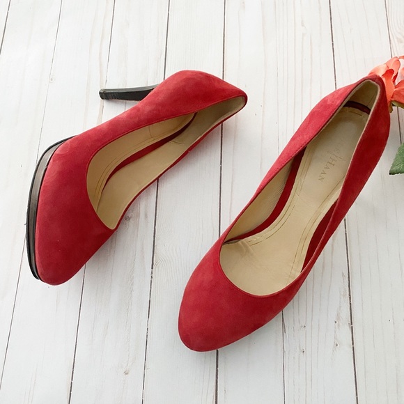 red nike heels